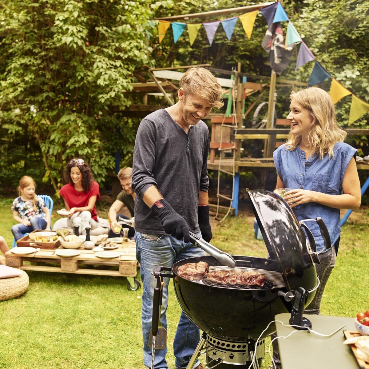 Weber Master Touch E-5750 57cm Charcoal BBQ - Black - Free Weber Rapidfire Chimney Charcoal Starter Set Included - Image 2