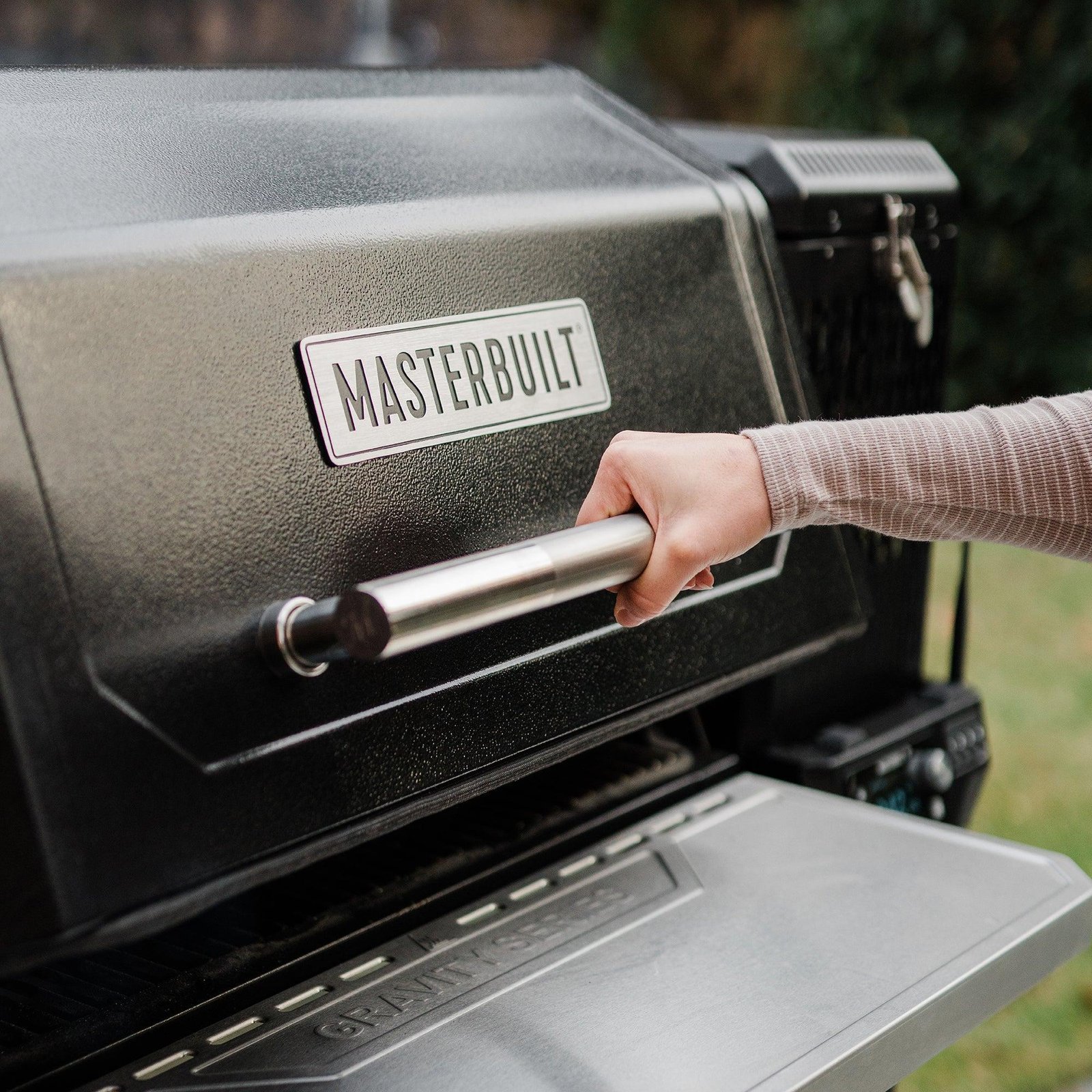 Masterbuilt Gravity Series XT Digital Charcoal BBQ Grill & Smoker - Image 6