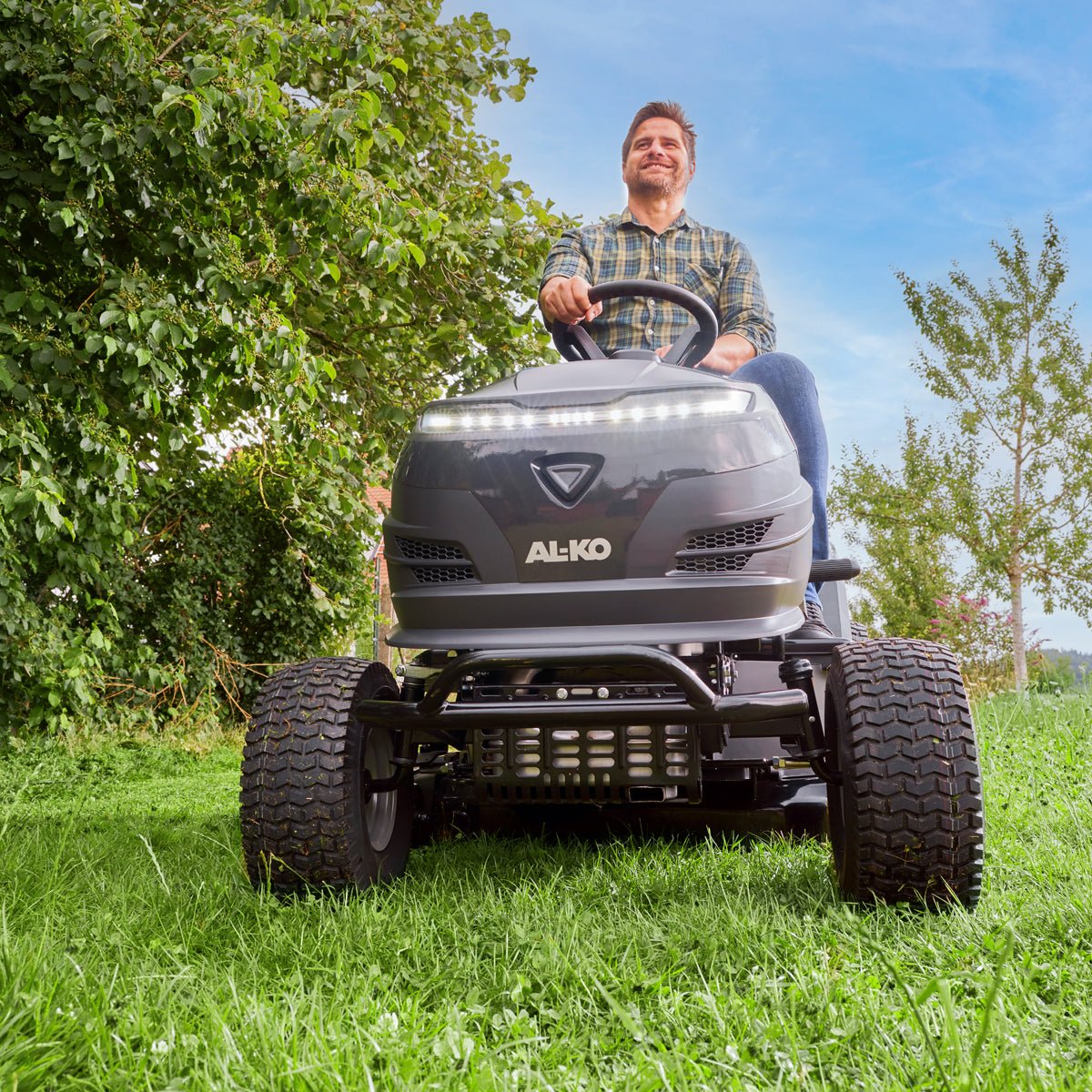 AL-KO Easy 13-92.6 CS-A Petrol Side Discharge/Mulching Lawn Tractor 92cm