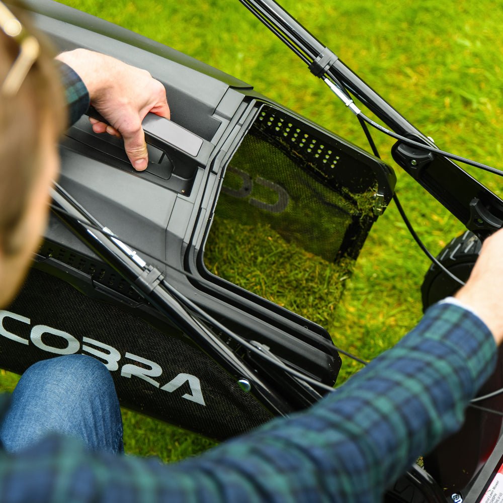 Cobra RM40SPC Self-Propelled Rear Roller Petrol Lawn Mower