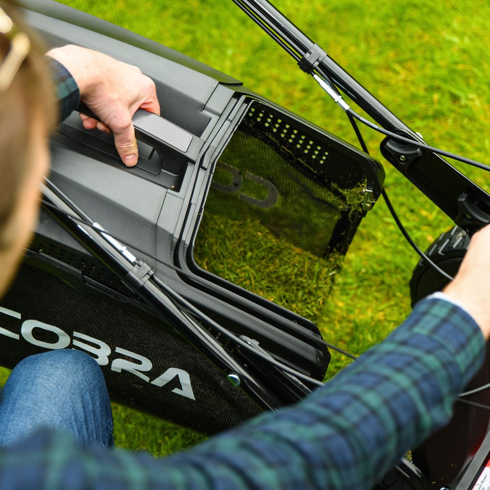 Cobra RM433SPBI 3-Speed Self-Propelled Rear Roller Petrol Lawn Mower