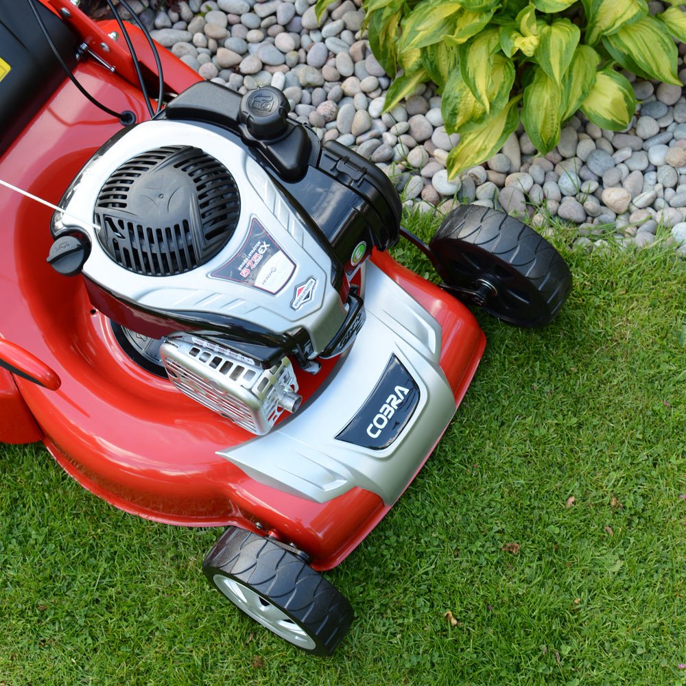 Cobra RM46SPBR Self-Propelled Rear Roller Petrol Lawn Mower