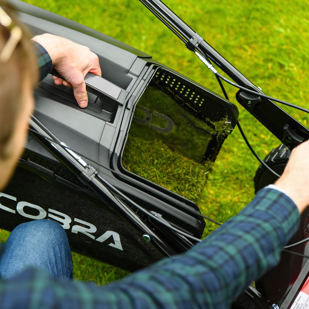 Cobra RM46SPC Self-Propelled Rear Roller Petrol Lawn Mower